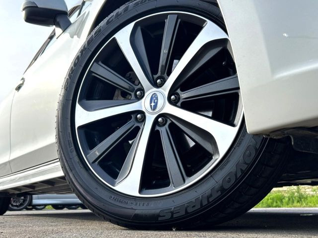 �y����18�C���`�A���~�z�C�[���z�O�ςɃ}�b�`���������A���~�z�C�[���𑕒����Ă���܂��B�e��ЊO�A���~�z�C�[����A�X�^�b�h���X�^�C�����戵�����Ă���܂��B���񂲑��k����������
