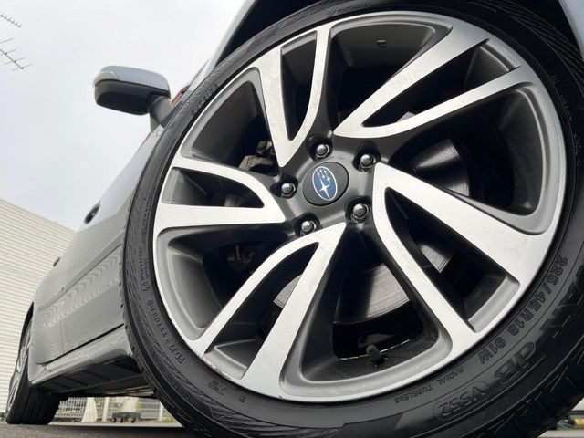 �y����18�C���`�A���~�z�C�[���z�O�ςɃ}�b�`���������A���~�z�C�[���𑕒����Ă���܂��B�e��ЊO�A���~�z�C�[����A�X�^�b�h���X�^�C�����戵�����Ă���܂��B���񂲑��k����������