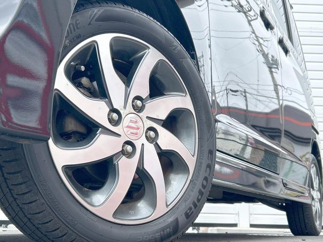 �y����14�C���`�A���~�z�C�[���z�O�ςɃ}�b�`���������A���~�z�C�[���𑕒����Ă���܂��B�e��ЊO�A���~�z�C�[����A�X�^�b�h���X�^�C�����戵�����Ă���܂��B���񂲑��k����������