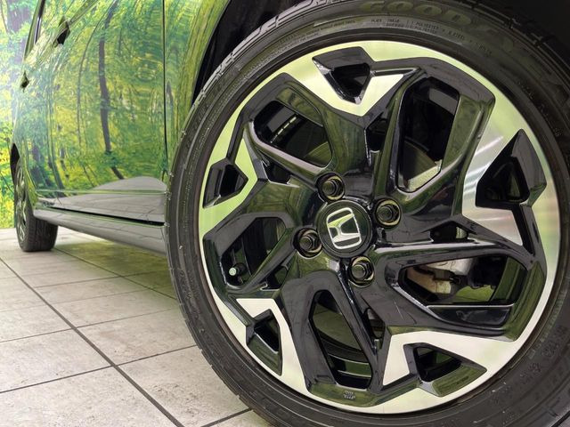 �y����15�C���`�A���~�z�C�[���z�O�ςɃ}�b�`���������A���~�z�C�[���𑕒����Ă���܂��B�e��ЊO�A���~�z�C�[����A�X�^�b�h���X�^�C�����戵�����Ă���܂��B���񂲑��k����������