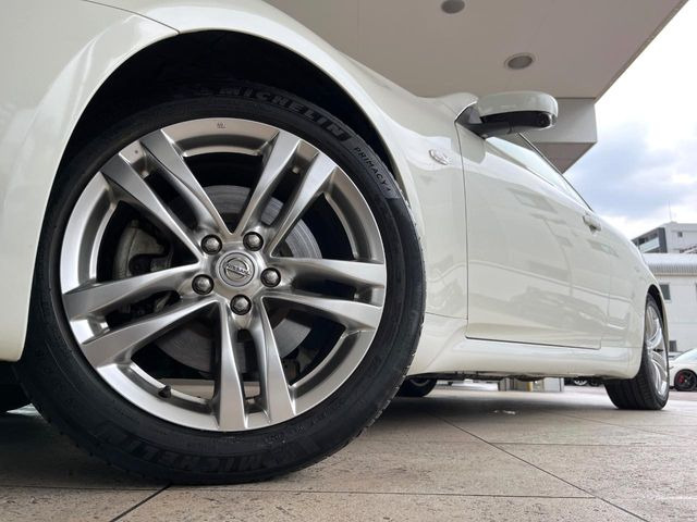 �y����18�C���`�A���~�z�C�[���z�O�ςɃ}�b�`���������A���~�z�C�[���𑕒����Ă���܂��B�e��ЊO�A���~�z�C�[����A�X�^�b�h���X�^�C�����戵�����Ă���܂��B���񂲑��k����������