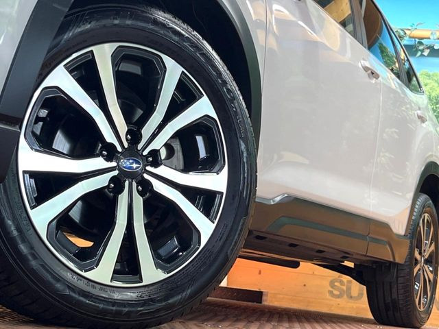 �y18�C���`�A���~�z�C�[���z�O�ςɃ}�b�`�����A���~�z�C�[���𑕒����Ă���܂��B�e��A���~�z�C�[����A�X�^�b�h���X�^�C�����戵�����Ă���܂��B���񂲑��k����������