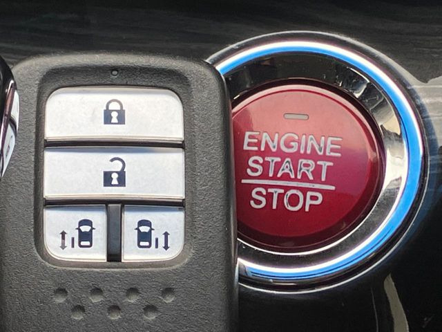�yHonda�X�}�[�g�L�[�z�J�o����|�P�b�g�ɓ��ꂽ�܂܂ł��h�A�̎{���E�������\�ȃX�}�[�g�L�[�𑕔��B�G���W���̃I���E�I�t�����J�M�����o���K�v����������Ƃ��Ă��֗��ł���