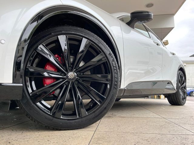 �y����21�C���`�A���~�z�C�[���z�O�ςɃ}�b�`���������A���~�z�C�[���𑕒����Ă���܂��B�e��ЊO�A���~�z�C�[����A�X�^�b�h���X�^�C�����戵�����Ă���܂��B���񂲑��k����������