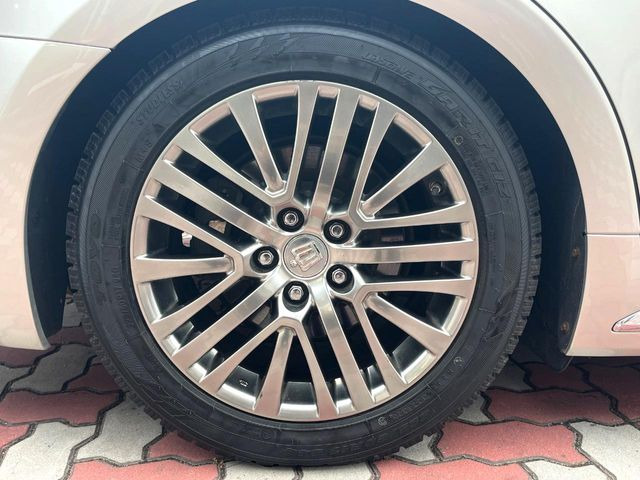 �y����17�C���`�A���~�z�C�[���z�O�ςɃ}�b�`���������A���~�z�C�[���𑕒����Ă���܂��B�e��ЊO�A���~�z�C�[����A�X�^�b�h���X�^�C�����戵�����Ă���܂��B���񂲑��k����������