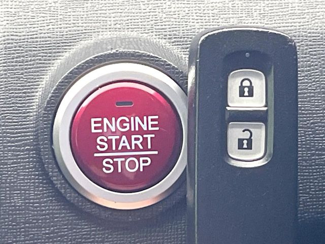 �yHonda�X�}�[�g�L�[�z�J�o����|�P�b�g�ɓ��ꂽ�܂܂ł��h�A�̎{���E�������\�ȃX�}�[�g�L�[�𑕔��B�G���W���̃I���E�I�t�����J�M�����o���K�v����������Ƃ��Ă��֗��ł���