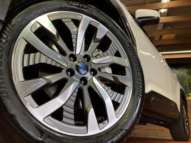 �y�����A���~�z�C�[���z�O�ςɃ}�b�`���������A���~�z�C�[���𑕒����Ă���܂��B�e��ЊO�A���~�z�C�[����A�X�^�b�h���X�^�C�����戵�����Ă���܂��B���񂲑��k����������