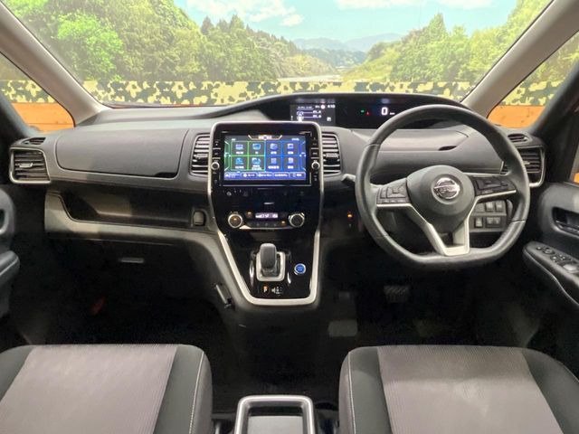 セレナ1.2 e-POWER ハイウェイスターV