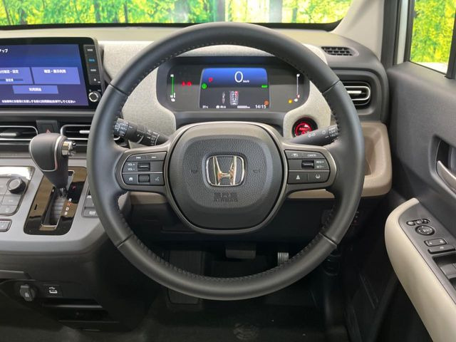 �y�z���_�Z���V���O�z���s���ɑO���̎ԗ�����F�����A�Փ˂������Ȏ��͌x��ƃu���[�L�ŏՓˉ���Ɣ�Q�y�����A�V�X�g�B�����S�Ƀh���C�u�����y���݂��������܂��B