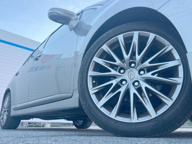 �y�����A���~�z�C�[���z�O�ςɃ}�b�`���������A���~�z�C�[���𑕒����Ă���܂��B�e��ЊO�A���~�z�C�[����A�X�^�b�h���X�^�C�����戵�����Ă���܂��B���񂲑��k����������