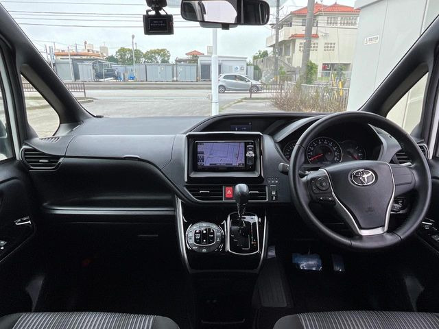 ヴォクシー2.0 ZS