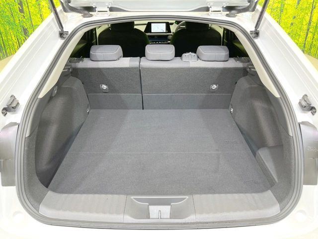積み下ろしのしやすいデッキにはたっぷりと荷物を積み込んでいただけます。遊びから仕事まで、様々なシーンで頼れます♪