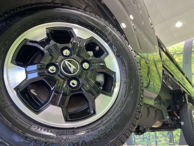�y12�C���`�A���~�z�C�[���z�O�ςɃ}�b�`�����A���~�z�C�[���𑕒����Ă���܂��B�e��A���~�z�C�[����A�X�^�b�h���X�^�C�����戵�����Ă���܂��B���񂲑��k����������