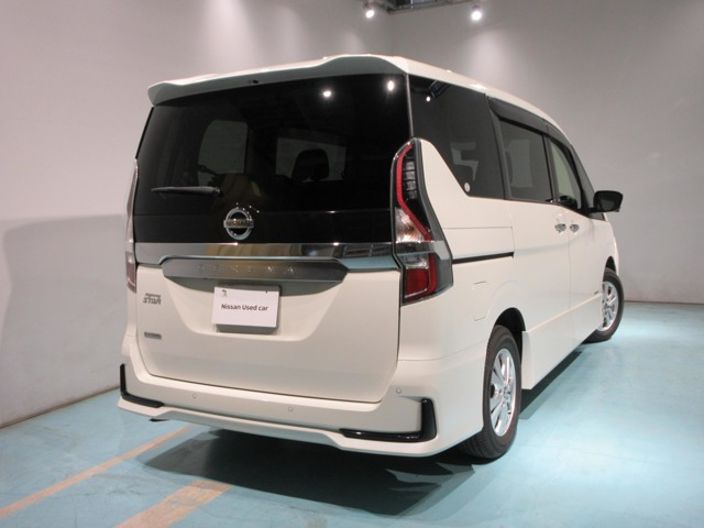セレナ2.0 ハイウェイスターV 4WD