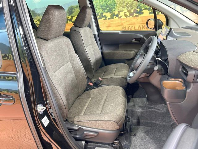 運転席シート廻りは使用感も少なく、良好な状態となっています。丁寧に使われていたことがよくわかりますね。
