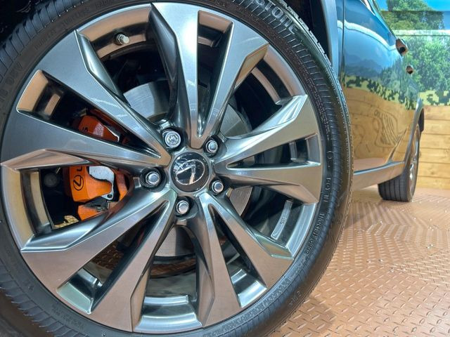 �y����18�C���`�A���~�z�C�[���z�O�ςɃ}�b�`���������A���~�z�C�[���𑕒����Ă���܂��B�e��ЊO�A���~�z�C�[����A�X�^�b�h���X�^�C�����戵�����Ă���܂��B���񂲑��k����������