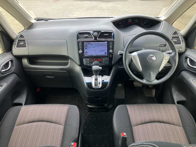 セレナ2.0 ハイウェイスター S-HYBRID アドバンスドセーフティパッケージ