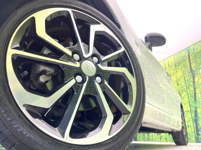 �y�����I�v�V����16�C���`�A���~�z�C�[���z�����I�v�V�����z�C�[���𑕒��B���s���\�̌���ɉ����A�O�ς����X�^�C���b�V���ɂȂ��Ă��܂��B