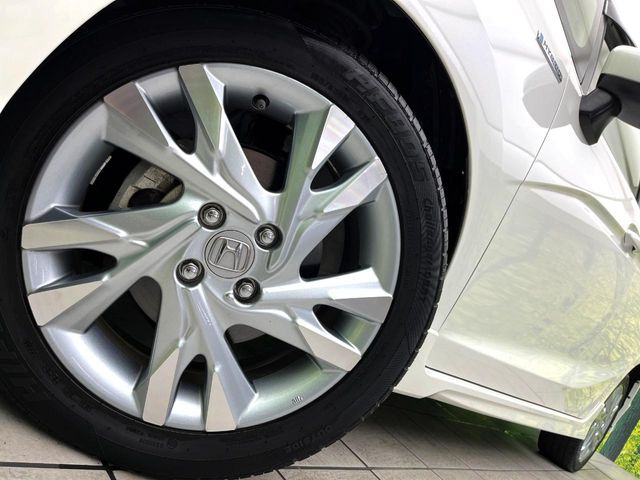 �y����16�C���`�A���~�z�C�[���z�O�ςɃ}�b�`���������A���~�z�C�[���𑕒����Ă���܂��B�e��ЊO�A���~�z�C�[����A�X�^�b�h���X�^�C�����戵�����Ă���܂��B���񂲑��k����������