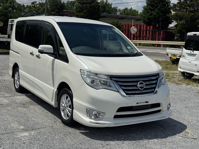 セレナ2.0 ハイウェイスター V エアロモード+Safety II 4WD