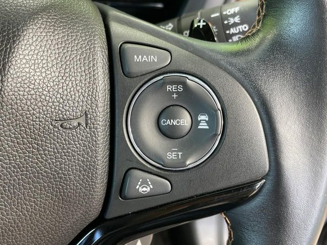 【アダプティブクルーズコントロール】高速道路での長距離走行が楽に!!自動で速度を保つクルーズコントロールが、衝突軽減システムと連携し、前方の車両を感知して車間を保つように速度調節してくれます!!