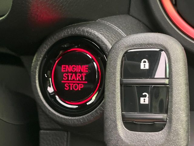 �yHonda�X�}�[�g�L�[�z�J�o����|�P�b�g�ɓ��ꂽ�܂܂ł��h�A�̎{���E�������\�ȃX�}�[�g�L�[�𑕔��B�G���W���̃I���E�I�t�����J�M�����o���K�v����������Ƃ��Ă��֗��ł���
