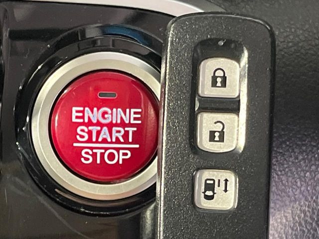 �yHonda�X�}�[�g�L�[�z�J�o����|�P�b�g�ɓ��ꂽ�܂܂ł��h�A�̎{���E�������\�ȃX�}�[�g�L�[�𑕔��B�G���W���̃I���E�I�t�����J�M�����o���K�v����������Ƃ��Ă��֗��ł���