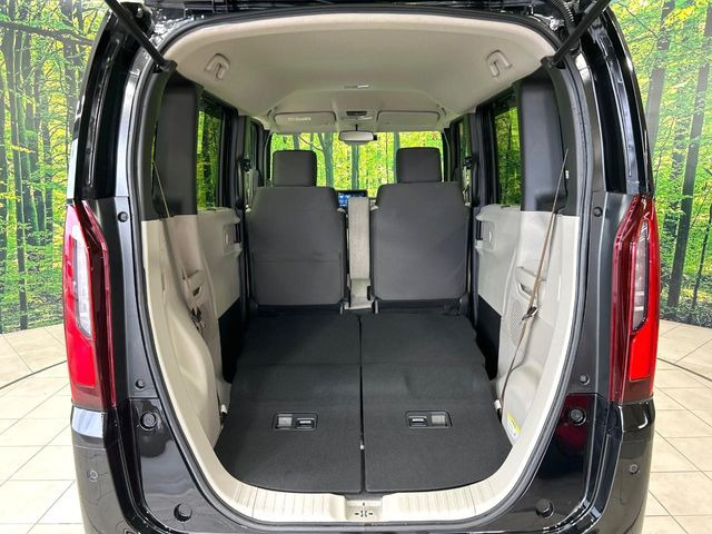 普段のお買い物や通勤、送迎等に十分な荷室スペースを確保しております。セカンドシートを倒すと、大きな荷物の積載も可能です♪