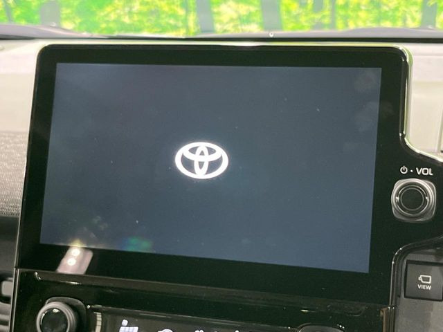 【10.5インチナビ】高級感とインパクトのある大画面ナビを装備。各種オーディオ操作はもちろん、スマホ連携もできる利便性の高いナビです♪