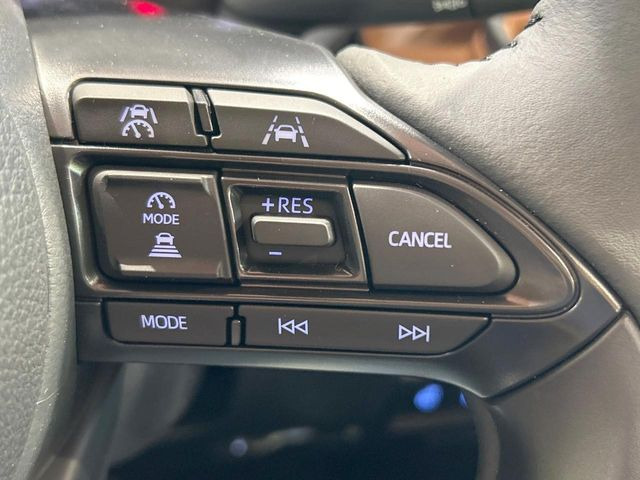 【レーダークルーズコントロール】高速道路での長距離走行が楽に!!自動で速度を保つクルーズコントロールが、衝突軽減システムと連携し、前方の車両を感知して車間を保つように速度調節してくれます!!