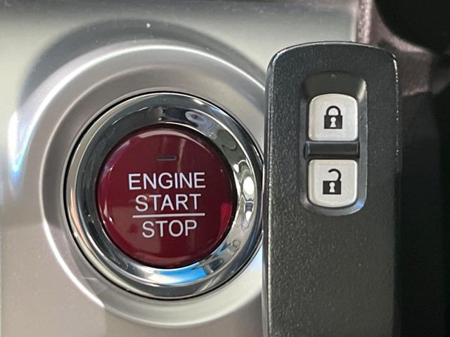 �yHonda�X�}�[�g�L�[�z�J�o����|�P�b�g�ɓ��ꂽ�܂܂ł��h�A�̎{���E�������\�ȃX�}�[�g�L�[�𑕔��B�G���W���̃I���E�I�t�����J�M�����o���K�v����������Ƃ��Ă��֗��ł���