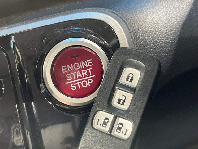 �yHonda�X�}�[�g�L�[�z�J�o����|�P�b�g�ɓ��ꂽ�܂܂ł��h�A�̎{���E�������\�ȃX�}�[�g�L�[�𑕔��B�G���W���̃I���E�I�t�����J�M�����o���K�v����������Ƃ��Ă��֗��ł���