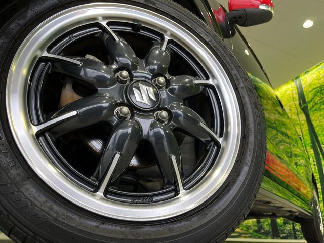 �y�O���[�h��p����15�C���`�A���~�z�C�[���z�f�U�C�����̍��������A���~�z�C�[���𑕒����Ă���܂��B�e��ЊO�A���~�z�C�[����A�X�^�b�h���X�^�C�����戵�����Ă���܂��B���񂲑��k����������