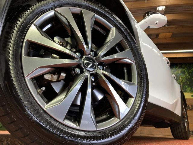 �y�����A���~�z�C�[���z�O�ςɃ}�b�`���������A���~�z�C�[���𑕒����Ă���܂��B�e��ЊO�A���~�z�C�[����A�X�^�b�h���X�^�C�����戵�����Ă���܂��B���񂲑��k����������