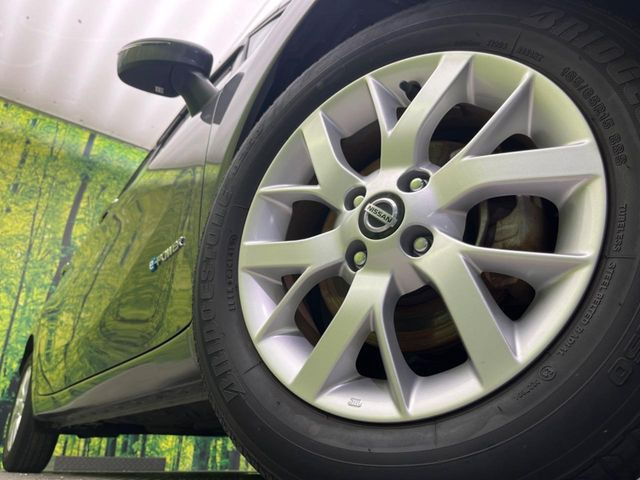�y����15�C���`�A���~�z�C�[���z�O�ςɃ}�b�`���������A���~�z�C�[���𑕒����Ă���܂��B�e��ЊO�A���~�z�C�[����A�X�^�b�h���X�^�C�����戵�����Ă���܂��B���񂲑��k����������