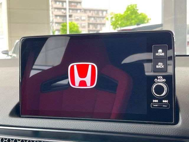 【メーカー純正ナビ】インテリアに溶け込むスタイリッシュな「専用設計」メーカーナビを装備♪視認性や操作性など基本性能にも優れ、より上質なカーライフをお楽しみいただけます。