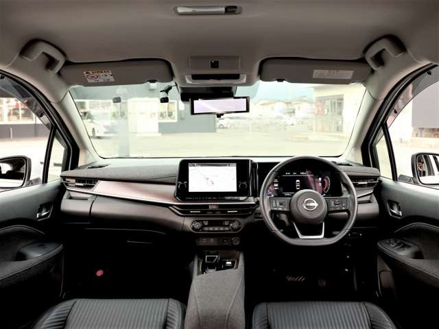 ノートオーラ1.2 G FOUR レザーエディション 4WD