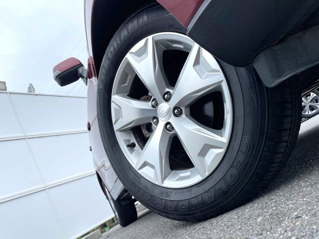 �y����17�C���`�A���~�z�C�[���z�O�ςɃ}�b�`���������A���~�z�C�[���𑕒����Ă���܂��B�e��ЊO�A���~�z�C�[����A�X�^�b�h���X�^�C�����戵�����Ă���܂��B���񂲑��k����������