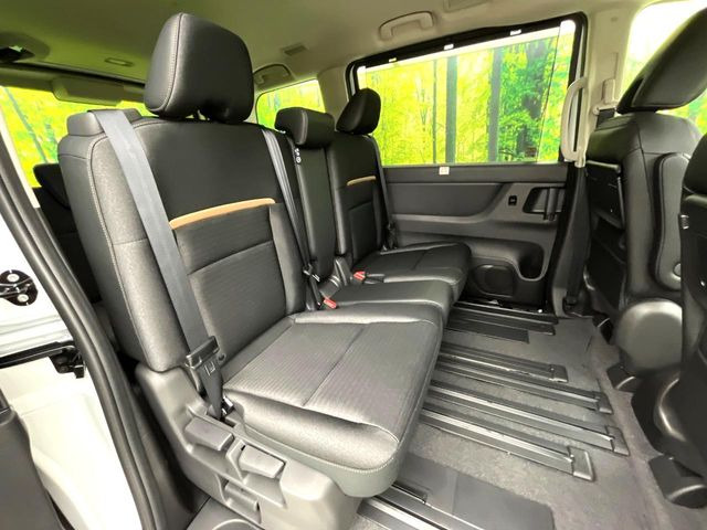 �Z�J���h�V�[�g�͒������������ƂȂ��Ă���A�X���C�h����ΒʘH�X�y�[�X���o��!�O��̈ړ����Ƃ��Ă��ȒP�ł���������A8����Ԏ������K�ȍ���S�n�̃V�[�g�ƂȂ��Ă��܂���