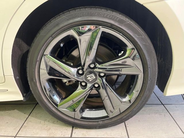 �y����18�C���`�A���~�z�C�[���z�O�ςɃ}�b�`���������A���~�z�C�[���𑕒����Ă���܂��B�e��ЊO�A���~�z�C�[����A�X�^�b�h���X�^�C�����戵�����Ă���܂��B���񂲑��k����������