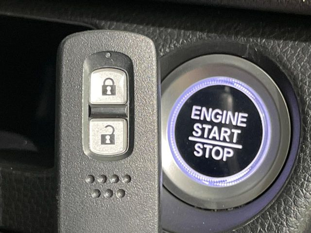�yHonda�X�}�[�g�L�[�z�J�o����|�P�b�g�ɓ��ꂽ�܂܂ł��h�A�̎{���E�������\�ȃX�}�[�g�L�[�𑕔��B�G���W���̃I���E�I�t�����J�M�����o���K�v����������Ƃ��Ă��֗��ł���