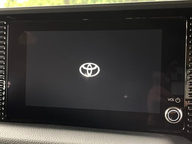 �y8�C���` �f�B�X�v���C�I�[�f�B�I�z���ʂ̃f�B�X�v���C��AppleCarPlay��AndroidAuto�����p�\�B�傫�ȉ�ʂŃX�}�z�i�r�A�v���������p���������܂���