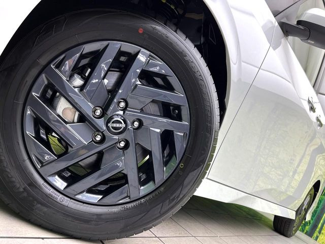 �y����16�C���`�A���~�z�C�[���z�O�ςɃ}�b�`���������A���~�z�C�[���𑕒����Ă���܂��B�e��ЊO�A���~�z�C�[����A�X�^�b�h���X�^�C�����戵�����Ă���܂��B���񂲑��k����������