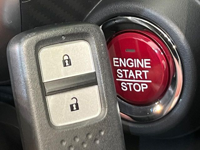 �yHonda�X�}�[�g�L�[�z�J�o����|�P�b�g�ɓ��ꂽ�܂܂ł��h�A�̎{���E�������\�ȃX�}�[�g�L�[�𑕔��B�G���W���̃I���E�I�t�����J�M�����o���K�v����������Ƃ��Ă��֗��ł���