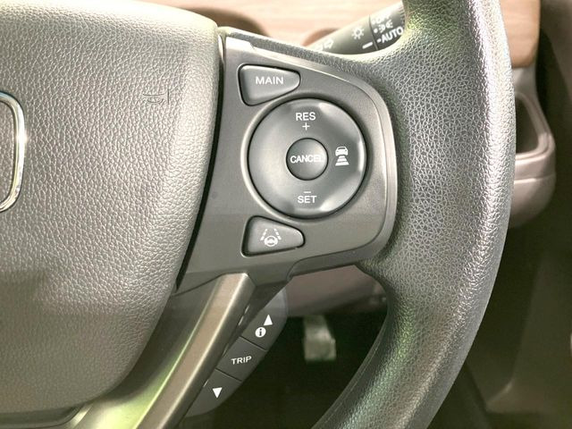 【アダプティブクルーズコントロール】高速道路での長距離走行が楽に!!自動で速度を保つクルーズコントロールが、衝突軽減システムと連携し、前方の車両を感知して車間を保つように速度調節してくれます!!