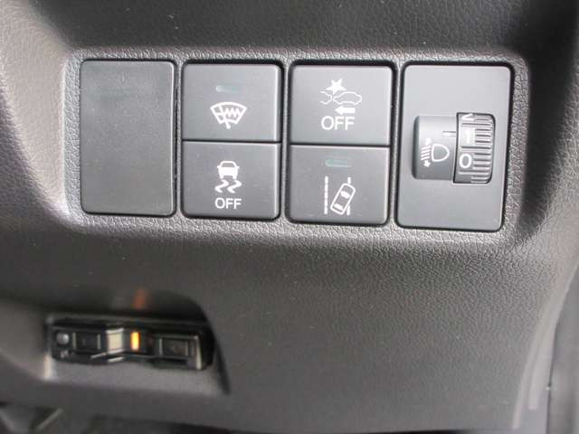 �y���N����4WD�z���N��������w�����̖����x���Ⴂ�܂�! �������ፑ�H�c�Ŏ��v�̍���4WD�Ԃ𐔑�����肻�낦! �n��Ɋ��Y�����J�[���C���i�b�v���I���b�N�X�̎����ł��B