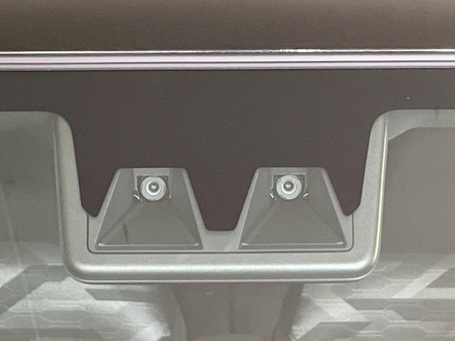 【スマートアシスト】走行中に前方の車両等を認識し、衝突しそうな時は警報とブレーキで衝突回避と被害軽減をアシスト。より安全にドライブをお楽しみいただけます。