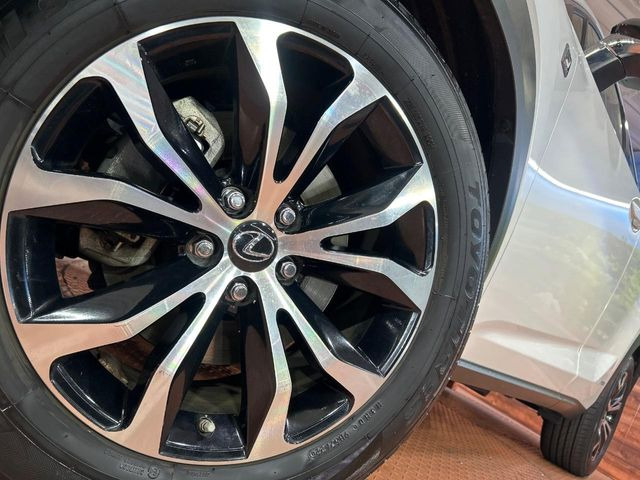 �y����18�C���`�A���~�z�C�[���z�O�ςɃ}�b�`���������A���~�z�C�[���𑕒����Ă���܂��B�e��ЊO�A���~�z�C�[����A�X�^�b�h���X�^�C�����戵�����Ă���܂��B���񂲑��k����������