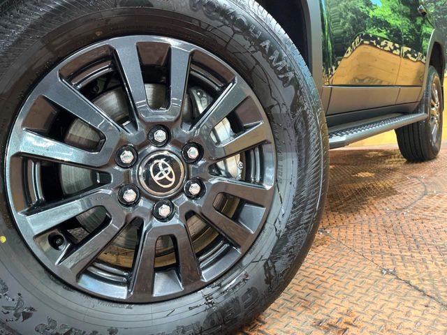 �y����18�C���`�A���~�z�C�[���z�O�ςɃ}�b�`���������A���~�z�C�[���𑕒����Ă���܂��B�e��ЊO�A���~�z�C�[����A�X�^�b�h���X�^�C�����戵�����Ă���܂��B���񂲑��k����������