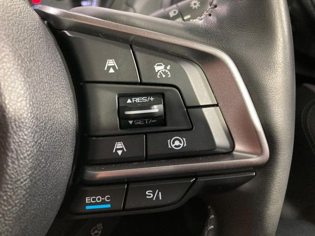 【全車速追従機能付クルーズコントロール】高速道路での長距離走行が楽に!!自動で速度を保つクルーズコントロールが、衝突軽減システムと連携し、前方の車両を感知して車間を保つように速度調節してくれます!!